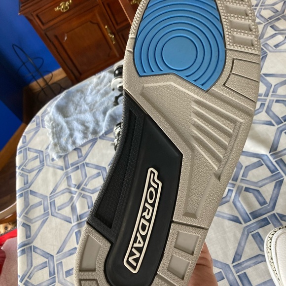 Air Jordan 3 UNC new in box size 12 buyer chooses and pays for shipping/insuranc - Picture 5 of 8